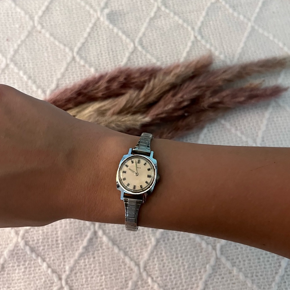Timex Dainty Silver Bracelet Watch‎